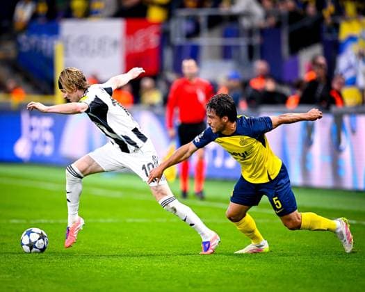 Royale Union Saint-Gilloise v Newcastle United - UEFA Champions League BRUSSELS, BELGIUM - OCTOBER 01 : Gordon Anthony forward of Newcastle United and Mac Allister Kevin defender of Union Saint-Gilloise during the UEFA Champions League 2025 26 League Phase MD2 match between Royale Union Saint-Gilloise and Newcastle United on October 1, 2025 in Brussels, Belgium, 01 10 2025  Copyright: xTomasxSiskx