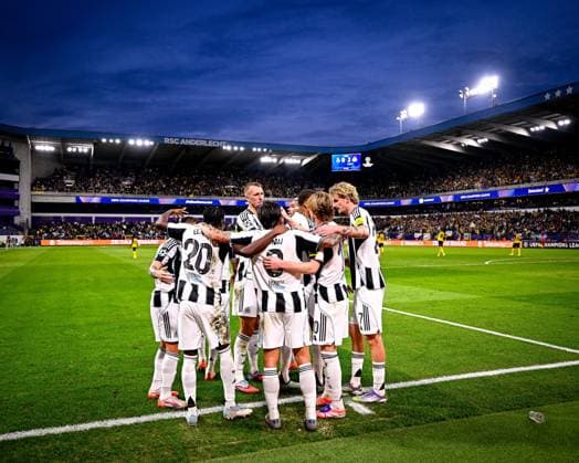Royale Union Saint-Gilloise v Newcastle United - UEFA Champions League BRUSSELS, BELGIUM - OCTOBER 01 : The team of Newcastle United celebrates after the 0-2 penalty goal of Gordon Anthony forward of Newcastle United during the UEFA Champions League 2025 26 League Phase MD2 match between Royale Union Saint-Gilloise and Newcastle United on October 1, 2025 in Brussels, Belgium, 01 10 2025  Copyright: xTomasxSiskx