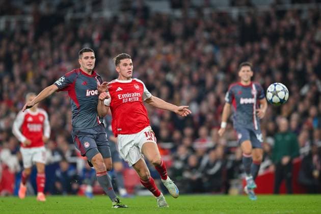 Viktor Gyokeres of Arsenal FC chases the loose ball during the UEFA Champions League match between Arsenal and Olympiakos at the Emirates Stadium, London, England on 1 October 2025. Copyright: xPhilxHutchinsonx 44060039