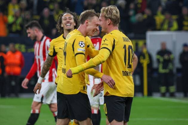 01 10 2025, xfanx, Football UEFA Champions League, Borussia Dortmund Athletic Bilbao v l the second scorer Julian Brandt BVB scores the goal to make it 4 0 for Borussia Dortmund and cheers with Maximilian Beier BVB DFL DFB REGULATIONS PROHIBIT ANY USE OF PHOTOGRAPHS as IMAGE SEQUENCES and or QUASI VIDEO Dortmund mfan