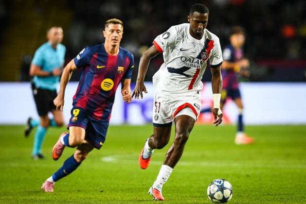 October 1, 2025, Barcelona, Spain, Spain: Robert LEWANDOWSKI of Barcelona and Willian PACHO of PSG during the UEFA Champions League, League Phase MD2 match between FC Barcelona, Barca and Paris Saint-Germain (PSG) at Estadi Olimpic Lluis Companys on October 01, 2025 in Barcelona, Spain. Barcelona Spain - ZUMAm308 20251001_zsp_m308_017 Copyright: xMatthieuxMirvillex