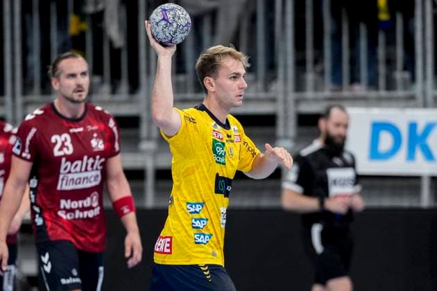 Mathias Larson RNL, 4 , on the ball, single picture, single photo, action, action, 01 10 2025, Heidelberg Germany , Handball, DHB Pokal, 2 Runde, Rhein Neckar Löwen SG Flensburg Handewitt xozx