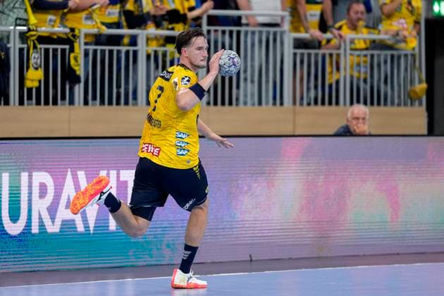 Robert Timmermeister RNL, 7 , on the ball, cropped, full body, single image, single photo, action, action, 01 10 2025, Heidelberg Germany , Handball, DHB Pokal, 2 round, Rhein Neckar Löwen SG Flensburg Handewitt xozx