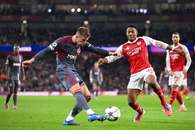 Myles Lewis-Skelly of Arsenal FC challenges Costinha of Olympiacos during the UEFA Champions League match between Arsenal and Olympiakos at the Emirates Stadium, London, England on 1 October 2025. Copyright: xPhilxHutchinsonx 44060047