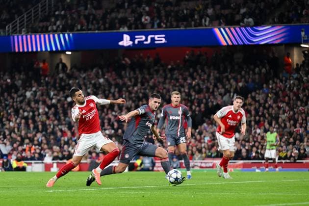 Mikel Merino of Arsenal FC challenges Lorenzo Pirola of Olympiacos during the UEFA Champions League match between Arsenal and Olympiakos at the Emirates Stadium, London, England on 1 October 2025. Copyright: xPhilxHutchinsonx 44060065