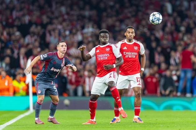 Arsenal v Olympiacos Champions League 01 10 2025. Olympiakos forward Daniel Podence (56), Arsenal forward Bukayo Saka (7) and Arsenal defender Jurrien Timber (12) during the Champions League match between Arsenal and Olympiacos at the Emirates Stadium, London, England on 1 October 2025. London Emirates Stadium Greater London England Editorial use only , Copyright: xToyinxOshodix PSI-22955-0055