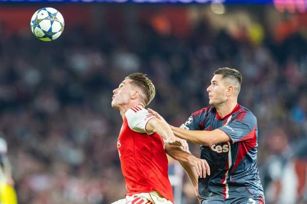 Arsenal v Olympiacos Champions League 01 10 2025. Arsenal forward Viktor Gyökeres (14) and Olympiakos defender Lorenzo Pirola (5) during the Champions League match between Arsenal and Olympiacos at the Emirates Stadium, London, England on 1 October 2025. London Emirates Stadium Greater London England Editorial use only , Copyright: xToyinxOshodix PSI-22955-0059