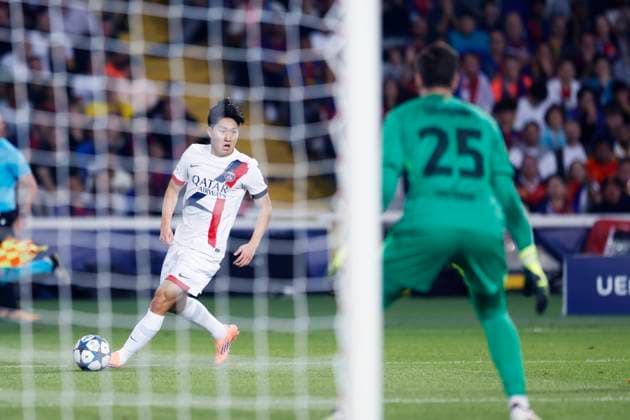 Kang-in Lee (PSG), OCTOBER 1, 2025 - Football Soccer : UEFA Champions League match between FC Barcelona, Barca 1-2 Paris Saint-Germain at the Estadi Olimpic Lluis Companys in Barcelona, Spain.  aflo_305530427