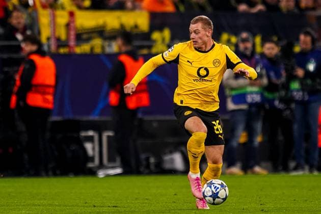 DORTMUND, GERMANY - OCTOBER 1: Julian Ryerson of Borussia Dortmund dribbles with the ball during the UEFA Champions League 2025 26 League Phase MD2 match between Borussia Dortmund and Athletic Club at BVB Stadion Dortmund on October 1, 2025 in Dortmund, Germany. (Photo by Rene Nijhuis) SPO  Copyright: xRenexNijhuis