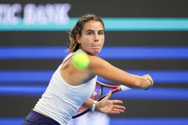 BEIJING, CHINA - OCTOBER 01: Emma Navarro of the United States competes in the Women s Singles Round of 16 match against Iga Swiatek of Poland on day 10 of the 2025 China Open at the National Tennis Center on October 1, 2025 in Beijing, China.  Copyright: xVCGx 111594445229