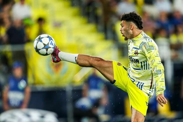October 1, 2025, Vilarreal, Castellon, SPAIN: Georges Mikautadze of Villarreal CF warms up during the UEFA Champions League, semifinals, football match played between Villarreal CF and Juventus de Turin at the Ceramica Stadium on October 1, 2025, in Castellon, Spain. Vilarreal SPAIN - ZUMAa181 20251001_zaa_a181_044 Copyright: xIvanxTerronx