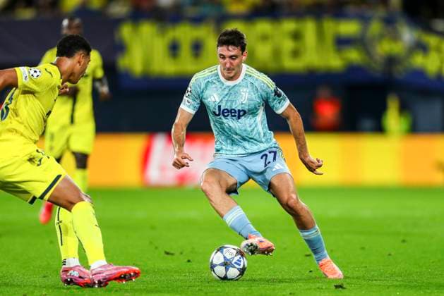 October 1, 2025, Vilarreal, Castellon, SPAIN: Andrea Cambiaso of Juventus de Turin in action during the UEFA Champions League, semifinals, football match played between Villarreal CF and Juventus de Turin at the Ceramica Stadium on October 1, 2025, in Castellon, Spain. Vilarreal SPAIN - ZUMAa181 20251001_zaa_a181_069 Copyright: xIvanxTerronx