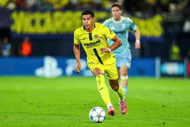 October 1, 2025, Vilarreal, Castellon, SPAIN: Santiago Mourino of Villarreal CF in action during the UEFA Champions League, semifinals, football match played between Villarreal CF and Juventus de Turin at the Ceramica Stadium on October 1, 2025, in Castellon, Spain. Vilarreal SPAIN - ZUMAa181 20251001_zaa_a181_079 Copyright: xIvanxTerronx