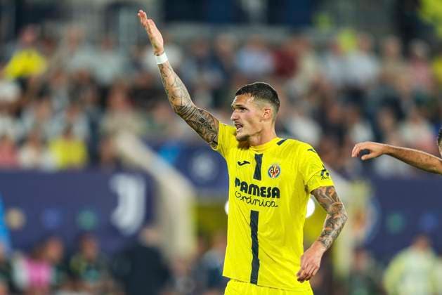 October 1, 2025, Vilarreal, Castellon, SPAIN: Rafa Marin of Villarreal CF gestures during the UEFA Champions League, semifinals, football match played between Villarreal CF and Juventus de Turin at the Ceramica Stadium on October 1, 2025, in Castellon, Spain. Vilarreal SPAIN - ZUMAa181 20251001_zaa_a181_104 Copyright: xIvanxTerronx