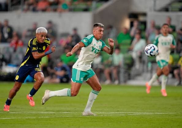 October 1, 2025, Austin, Texas, USA: Austin FC forward MYRTO UZUNI (10) drives to set up a shot on goal during the first half of the Lamar Hunt US Open Cup Final between Austin FC and Nashville SC, on October 1, 2025, in Austin, Texas. Austin USA - ZUMAc201 20251001_zap_c201_011 Copyright: xScottxColemanx
