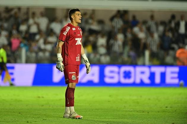 VILA BELMIRO Santos (SP), 10 01 2025 - BRAZILIAN CHAMPIONSHIP SANTOS X GREMIO - Gabriel Brazao of Santos, during the match between SANTOS X GREMIO, valid for the twenty-sixth round of the Brazilian Championship, held at the Vila Belmiro stadium, in Santos, on the night of this Wednesday, 01. (Photo: Eduardo Carmim Photo Premium SPP) 30930 (EDUARDO CARMIM, Eduardo Carmim SPP) Copyright: xEDUARDOxCARMIM,xEduardoxCarmimx xSPPx spp-en-EdCaEdCa-brasileirao_serie_a_santos_gremio_314795