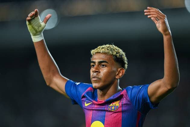 FC Barcelona, Barca v PARIS SAINT-GERMAIN OLIMPIC STADIUM LLUIS COMPANYS. MONTJUIC,BARCELONA. October 1,2025 FC BARCELONA vs PARIS SAINT-GERMAIN October 1,2025 Lamine Yamal (10) of FC Barcelona during the soccer match corresponding to the second match of the group stage of the UEFA Champions League between FC Barcelona and Paris Saint-Germain at Olimpic Stadium Lluis Companys of MontjuÃ¯c in Barcelona, Spain. Barcelona ESP Copyright: xS.xRosx