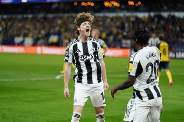 Anthony Gordon of Newcastle celebrates with Anthony Elanga of Newcastle after he puts his side 2-0 ahead from the penalty spot Union St Gilloise v Newcastle, UEFA Champions League, Group Stage, Football, Lotto Park, Brussels, Belgium - 01 Oct 2025Brussels Lotto Park Belgium EDITORIAL USE ONLY No use with unauthorised audio, video, data, fixture lists, club league logos or live services. Online in-match use limited to 120 images, no video emulation. No use in betting, games or single club league player publications. Copyright: xDavidxWinter Shutterstockx 15504048js