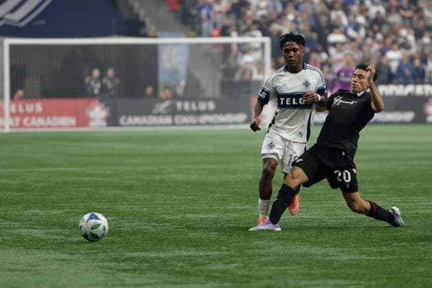 October 1, 2025: Defender o°dier Ocampo (18) of Vancouver Whitecaps FC fight for the ball with Nicolas mezquida (20) Midfielder of Vancouver FC during the Canadian Championship Final game between Vancouver Whitecaps FC and Vancouver FC at BC Place on October 1, 2025 in Vancouver, Canada.( ) - ZUMAp175 20251001_zsa_p175_043 Copyright: xTomazxJr Pximagesx