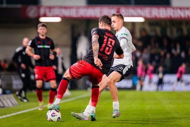 f l Jonas Scholz FC Ingolstadt 04, 15 , Dominik Steczyk SC Verl, 11 in duel GER, SC Verl vs FC Ingolstadt 04, Football, 3 Liga, Matchday 9, Season 2025 2026, 01 10 2025 GER, SC Verl vs FC Ingolstadt 04, Football, 3 Liga, Matchday 9, Season 2025 2026, 01 10 2025 Verl Copyright: xEibner-Pressefoto JanxRollingerx EP_JSK