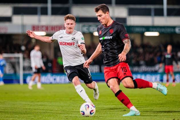 v l Dennis Waidner SC Verl, 08 , Jonas Scholz FC Ingolstadt 04, 15 in duel GER, SC Verl vs FC Ingolstadt 04, Football, 3 Liga, Matchday 9, Season 2025 2026, 01 10 2025 GER, SC Verl vs FC Ingolstadt 04, Football, 3 Liga, Matchday 9, Season 2025 2026, 01 10 2025 Verl Copyright: xEibner-Pressefoto JanxRollingerx EP_JSK