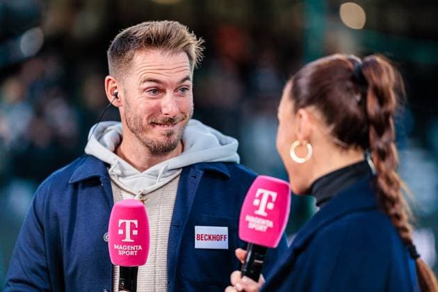 Tobias Strobl SC Verl, Head Coach in an interview with Magenta Sport with Kamila Benschop Presenter GER, SC Verl vs FC Ingolstadt 04, Football, 3 Liga, Matchday 9, Season 2025 2026, 01 10 2025 GER, SC Verl vs FC Ingolstadt 04, Football, 3 Liga, Matchday 9, Season 2025 2026, 01 10 2025 Verl Copyright: xEibner-Pressefoto JanxRollingerx EP_JSK