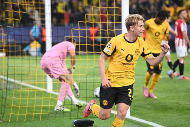 Daniel SVENSSON DO Cheers, jubilation, joy, cheers, after his goal for 1 0, Football UEFA Champions League Group Stage 2 Matchday Borussia Dortmund DO Atletic Bilbao 4 1 on 01 10 2025 in Dortmund Germany UEFA regulations prohibit any use of photographs as image sequences and or quasi video Â