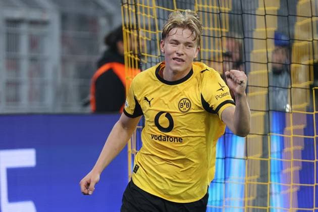 UEFA Champions League Borussia Dortmund Athletic Bilbao on 01 10 2025 at Signal Iduna Park in Dortmund Cheering, goal celebration, goal scorer, goal scorer Daniel Svensson Dortmund 24 cheers after his goal for 1 to 0 MH