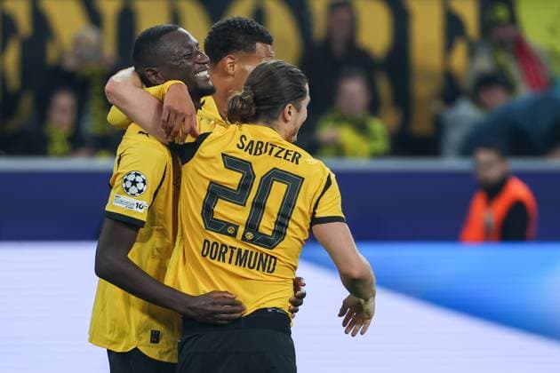 UEFA Champions League Borussia Dortmund Athletic Bilbao on 01 10 2025 at Signal Iduna Park in Dortmund Cheering, goal celebration, goal scorer Serhou Guirassy Dortmund 9 celebrates with the team after his goal for 3 to 1, here with Marcel Sabitzer Dortmund 20 and Felix Nmecha Dortmund 8 MH