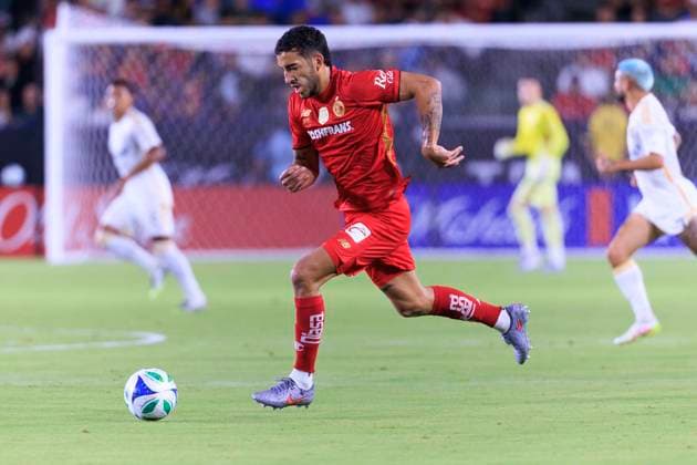 October 1, 2025, Carson, California, USA: Federico Pereira 6 of Toluca FC takes possession of the ball during their 2025 Michelob ULTRA Campeones Cup match against the LA Galaxy on Wednesday October 1, 2025 at the Dignity Health Sports Park in Carson, California. Toluca defeats Galaxy, 3-2. ARIANA RUIZ PI Carson USA - ZUMAp124 20251001_zaa_p124_029 Copyright: xArianaxRuizx