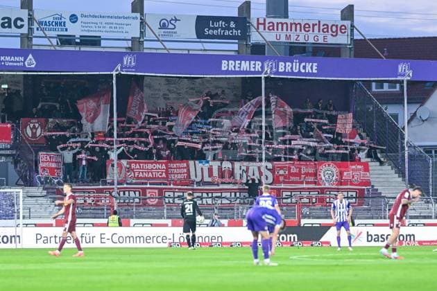 3 Liga 25 26 VfL Osnabrück SSV Jahn Regensburg on 01 10 2025 at the Bremer Brücke in Osnabrück Fans from Regensburg MT