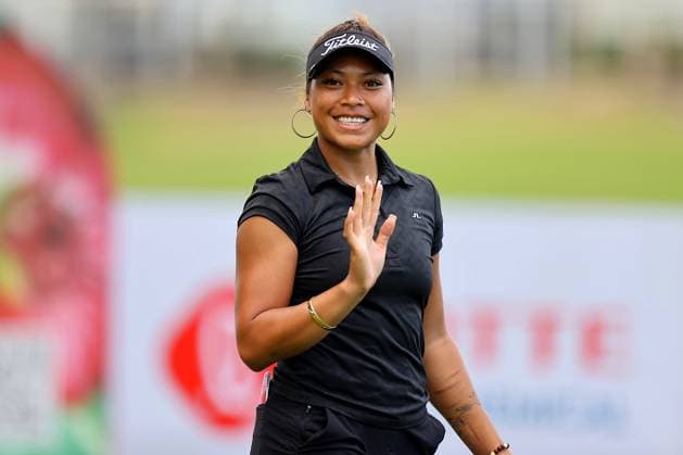 October 1, 2025 - Tagiralani Ã’LaniO Luafalealo waves during the first round of the 2025 LOTTE Championship Presented By Hoakalei at Hoakalei Country Club in Ewa Beach, HI - CSM Ewa Beach USA - ZUMAc04_ 20251001_zma_c04_270 Copyright: xAndrewxLeex