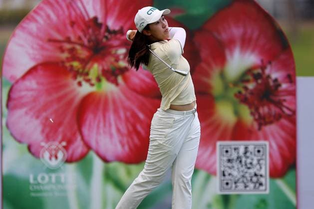 October 1, 2025 - Xiaowen Yin tees off during the first round of the 2025 LOTTE Championship Presented By Hoakalei at Hoakalei Country Club in Ewa Beach, HI - CSM Ewa Beach USA - ZUMAc04_ 20251001_zma_c04_280 Copyright: xAndrewxLeex