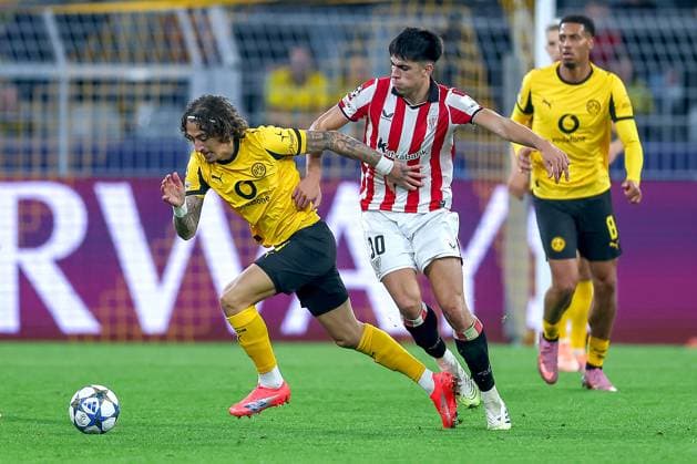 01 10 2025, Football, UEFA Champions League, Borussia Dortmund Athletic Club Bilbao, BVB Stadion, Matchday 2, Season 2025 2026 Fabio Silva BVB 21 in duel against goalkeeper Patrick Drewes BVB 30 Regulations prohibit any use of photographs as image sequences and or quasi video North Rhine-Westphalia Germany