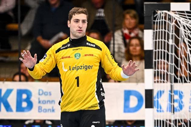 Goeppingen, Deutschland, 01.10.25: Torwart Domenico Ebner (SC DHfK Leipzig) gestikuliert, gestik waehrend des DHB Pokal 2 Runde Spiels zwischen FRISCH AUF! Goeppingen vs SC DHfK Leipzig in der EWS Arena am 01. Oktober 2025 in Goeppingen, Deutschland. (Foto von Harry Langer DeFodi Images) Goeppingen, Germany, 01.10.25: Torwart Domenico Ebner (SC DHfK Leipzig) gestures during the DHB Pokal 2 Runde match between FRISCH AUF! Goeppingen vs SC DHfK Leipzig at EWS Arena on October 1, 2025 in Goeppingen, Germany. (Photo by Harry Langer DeFodi Images) (Photo by Harry Langer DeFodi Images) Goeppingen, Germany, 01 10 25 Goalkeeper Domenico Ebner SC DHfK Leipzig gestures during the DHB Pokal 2 round match between FRISCH AUF Goeppingen vs SC DHfK Leipzig at EWS Arena on October 01 2025 in Goeppingen, Germany Photo by Harry Langer DeFodi Images Goeppingen, Germany, 01 10 25 Goalkeeper Domenico Ebner SC DHfK Leipzig gestures during the DHB Pokal 2 round match between FRISCH AUF Goeppingen vs SC DHfK Leipzig at EWS Arena on October 1, 2025 in Goeppingen, Germany Photo by Harry Langer DeFodi Images Photo by Harry Langer DeFodi Images