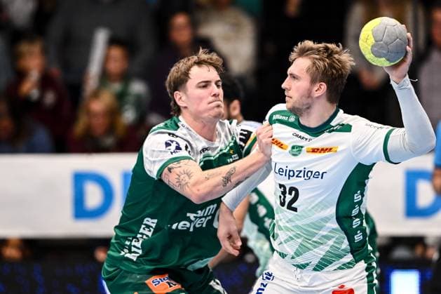 Goeppingen, Deutschland, 01.10.25: Victor Kloeve (FRISCH AUF! Goeppingen) und Franz Semper (SC DHfK Leipzig) im Zweikampf waehrend des DHB Pokal 2 Runde Spiels zwischen FRISCH AUF! Goeppingen vs SC DHfK Leipzig in der EWS Arena am 01. Oktober 2025 in Goeppingen, Deutschland. (Foto von Harry Langer DeFodi Images) Goeppingen, Germany, 01.10.25: Victor Kloeve (FRISCH AUF! Goeppingen) und Franz Semper (SC DHfK Leipzig) battle for the ball during the DHB Pokal 2 Runde match between FRISCH AUF! Goeppingen vs SC DHfK Leipzig at EWS Arena on October 1, 2025 in Goeppingen, Germany. (Photo by Harry Langer DeFodi Images) (Photo by Harry Langer DeFodi Images) Goeppingen, Germany, 01 10 25 Victor Kloeve FRISCH AUF Goeppingen and Franz Semper SC DHfK Leipzig battle for the ball during the DHB Pokal 2 round match between FRISCH AUF Goeppingen vs SC DHfK Leipzig at EWS Arena on October 01, 2025 in Goeppingen, Germany Photo by Harry Langer DeFodi Images Goeppingen, Germany, 01 10 25 Victor Kloeve FRISCH AUF Goeppingen and Franz Semper SC DHfK Leipzig battle for the ball during the DHB Pokal 2 Runde match between FRISCH AUF Goeppingen vs SC DHfK Leipzig at EWS Arena on October 1, 2025 in Goeppingen, Germany Photo by Harry Langer DeFodi Images Photo by Harry Langer DeFodi Images