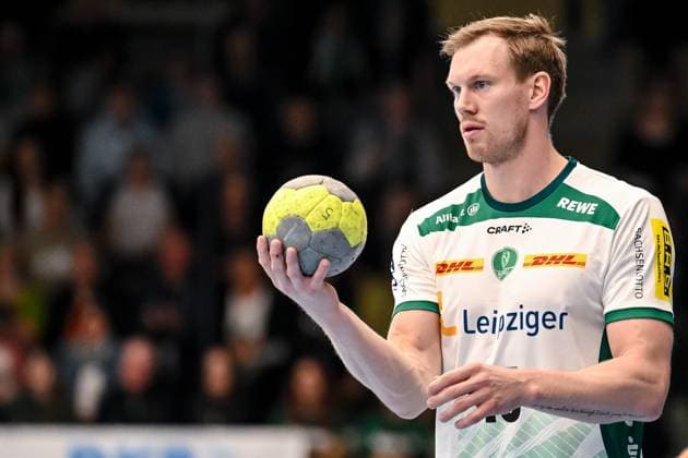 Goeppingen, Deutschland, 01.10.25: Adam Lönn (SC DHfK Leipzig) in Aktion, am Ball, Einzelaktion waehrend des DHB Pokal 2 Runde Spiels zwischen FRISCH AUF! Goeppingen vs SC DHfK Leipzig in der EWS Arena am 01. Oktober 2025 in Goeppingen, Deutschland. (Foto von Harry Langer DeFodi Images) Goeppingen, Germany, 01.10.25: Adam Lönn (SC DHfK Leipzig) controls the Ball during the DHB Pokal 2 Runde match between FRISCH AUF! Goeppingen vs SC DHfK Leipzig at EWS Arena on October 1, 2025 in Goeppingen, Germany. (Photo by Harry Langer DeFodi Images) (Photo by Harry Langer DeFodi Images) Goeppingen, Germany, 01 10 25 Adam Lönn SC DHfK Leipzig in action, on the ball, single action during the DHB Pokal 2 round match between FRISCH AUF Goeppingen vs SC DHfK Leipzig at EWS Arena on October 01, 2025 in Goeppingen, Germany Photo by Harry Langer DeFodi Images Goeppingen, Germany, 01 10 25 Adam Lönn SC DHfK Leipzig controls the Ball during the DHB Pokal 2 Runde match between FRISCH AUF Goeppingen vs SC DHfK Leipzig at EWS Arena on October 1, 2025 in Goeppingen, Germany Photo by Harry Langer DeFodi Images Photo by Harry Langer DeFodi Images