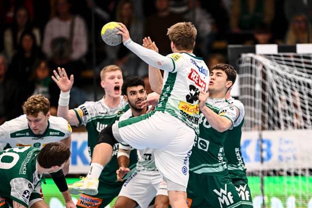 Goeppingen, Deutschland, 01.10.25: Franz Semper (SC DHfK Leipzig) und Elias Newel (FRISCH AUF! Goeppingen) im Zweikampf waehrend des DHB Pokal 2 Runde Spiels zwischen FRISCH AUF! Goeppingen vs SC DHfK Leipzig in der EWS Arena am 01. Oktober 2025 in Goeppingen, Deutschland. (Foto von Harry Langer DeFodi Images) Goeppingen, Germany, 01.10.25: Franz Semper (SC DHfK Leipzig) und Elias Newel (FRISCH AUF! Goeppingen) battle for the ball during the DHB Pokal 2 Runde match between FRISCH AUF! Goeppingen vs SC DHfK Leipzig at EWS Arena on October 1, 2025 in Goeppingen, Germany. (Photo by Harry Langer DeFodi Images) (Photo by Harry Langer DeFodi Images) Goeppingen, Germany, 01 10 25 Franz Semper SC DHfK Leipzig and Elias Newel FRISCH AUF Goeppingen battle for the ball during the DHB Pokal 2 round match between FRISCH AUF Goeppingen vs SC DHfK Leipzig at EWS Arena on October 01, 2025 in Goeppingen, Germany Photo by Harry Langer DeFodi Images Goeppingen, Germany, 01 10 25 Franz Semper SC DHfK Leipzig and Elias Newel FRISCH AUF Goeppingen battle for the ball during the DHB Pokal 2 Runde match between FRISCH AUF Goeppingen vs SC DHfK Leipzig at EWS Arena on October 1, 2025 in Goeppingen, Germany Photo by Harry Langer DeFodi Images Photo by Harry Langer DeFodi Images