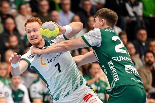 Goeppingen, Deutschland, 01.10.25: Tomas Piroch (SC DHfK Leipzig) und Oskar Sunnefeldt (FRISCH AUF! Goeppingen) im Zweikampf waehrend des DHB Pokal 2 Runde Spiels zwischen FRISCH AUF! Goeppingen vs SC DHfK Leipzig in der EWS Arena am 01. Oktober 2025 in Goeppingen, Deutschland. (Foto von Harry Langer DeFodi Images) Goeppingen, Germany, 01.10.25: Tomas Piroch (SC DHfK Leipzig) und Oskar Sunnefeldt (FRISCH AUF! Goeppingen) battle for the ball during the DHB Pokal 2 Runde match between FRISCH AUF! Goeppingen vs SC DHfK Leipzig at EWS Arena on October 1, 2025 in Goeppingen, Germany. (Photo by Harry Langer DeFodi Images) (Photo by Harry Langer DeFodi Images) Goeppingen, Germany, 01 10 25 Tomas Piroch SC DHfK Leipzig and Oskar Sunnefeldt FRISCH AUF Goeppingen in a duel during the DHB Pokal 2 round match between FRISCH AUF Goeppingen vs SC DHfK Leipzig at EWS Arena on October 01, 2025 in Goeppingen, Germany Photo by Harry Langer DeFodi Images Goeppingen, Germany, 01 10 25 Tomas Piroch SC DHfK Leipzig and Oskar Sunnefeldt FRISCH AUF Goeppingen battle for the ball during the DHB Pokal 2 Runde match between FRISCH AUF Goeppingen vs SC DHfK Leipzig at EWS Arena on October 1, 2025 in Goeppingen, Germany Photo by Harry Langer DeFodi Images Photo by Harry Langer DeFodi Images