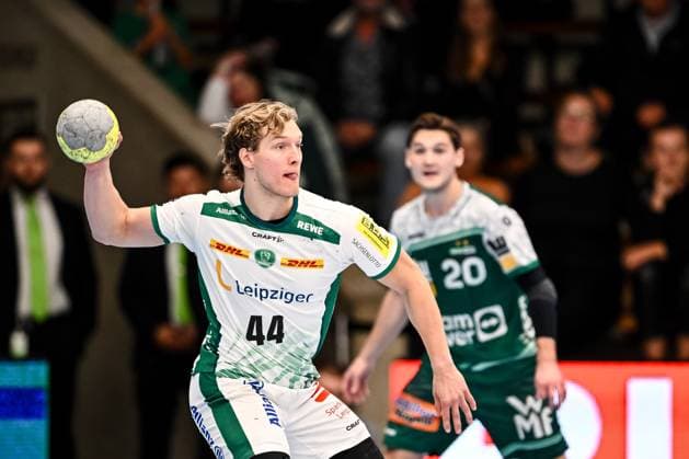 Goeppingen, Deutschland, 01.10.25: Blar Hinriksson (SC DHfK Leipzig) in Aktion, am Ball, Einzelaktion waehrend des DHB Pokal 2 Runde Spiels zwischen FRISCH AUF! Goeppingen vs SC DHfK Leipzig in der EWS Arena am 01. Oktober 2025 in Goeppingen, Deutschland. (Foto von Harry Langer DeFodi Images) Goeppingen, Germany, 01.10.25: Blar Hinriksson (SC DHfK Leipzig) controls the Ball during the DHB Pokal 2 Runde match between FRISCH AUF! Goeppingen vs SC DHfK Leipzig at EWS Arena on October 1, 2025 in Goeppingen, Germany. (Photo by Harry Langer DeFodi Images) (Photo by Harry Langer DeFodi Images) Goeppingen, Germany, 01 10 25 Blar Hinriksson SC DHfK Leipzig in action, on the ball, single action during the DHB Pokal 2 round match between FRISCH AUF Goeppingen vs SC DHfK Leipzig at EWS Arena on October 01 2025 in Goeppingen, Germany Photo by Harry Langer DeFodi Images Goeppingen, Germany, 01 10 25 Blar Hinriksson SC DHfK Leipzig controls the Ball during the DHB Pokal 2 Runde match between FRISCH AUF Goeppingen vs SC DHfK Leipzig at EWS Arena on October 1, 2025 in Goeppingen, Germany Photo by Harry Langer DeFodi Images Photo by Harry Langer DeFodi Images