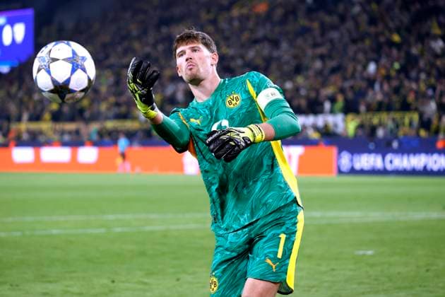 KOBEL Gregor Team Borussia Dortmund UEFA Championsleague Season 2025 2026 Preliminary Round Match BVB Athletic Bilbao 4 1 on 01 10 2025 in Dortmund DFL REGULATIONS PROHIBIT ANY USE OF PHOTOGRAPHS as IMAGE SEQUENCES and or QUASI VIDEO Copyright: xLacixPerenyix
