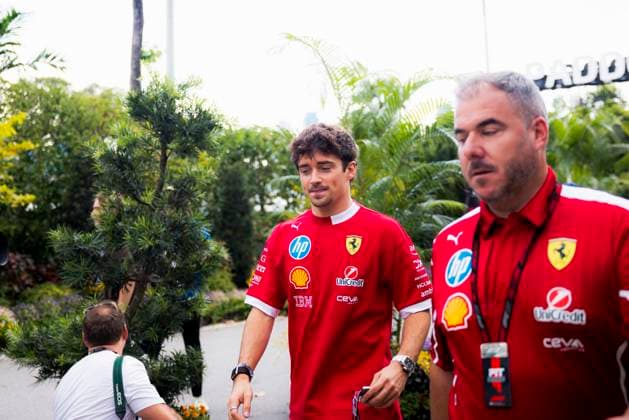 Formula 1 Singapore Airlines Singapore Grand Prix 2025 Alexis Perrin OVERTAKE MAXPPP - Singapore 02 10 2025 16 LECLERC Charles (mon), Scuderia Ferrari HP, portrait at the Formula 1 Singapore Airlines Singapore Grand Prix 2025, the 18th round of the 2025 FIA Formula 1 World Championship, WM, Weltmeisterschaft at the Marina Bay Street Circuit in Singapore, Singapore, from 2 to 5 October 2025 Singapore Marina Bay Street Circuit Singapore  Copyright: xOVERTAKE MAXPPPxAlexisxPerrinx OVT202510024473 OVT202510024473