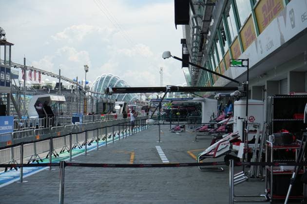 FORMULA 1 SINGAPORE AIRLINES SINGAPORE GRAND PRIX 2025 02 10 2025, Marina Bay Street Circuit, Singapore, FORMULA 1 SINGAPORE AIRLINES SINGAPORE GRAND PRIX 2025 , in the picture overview of the pit lane in Singapore nordphotoxGmbHx xBratic nph00250