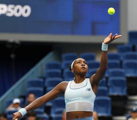 (251002) -- BEIJING, Oct. 2, 2025 -- Coco Gauff of the United States serves during the women s singles quarterfinal match between Coco Gauff of the United States and Eva Lys of Germany at 2025 China Open tennis tournament in Beijing, China, Oct. 2, 2025. ) (SP)CHINA-BEIJING-TENNIS-CHINA OPEN-WOMEN S SINGLES (CN) DuxXinyi 