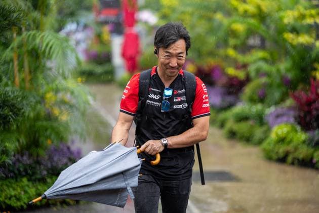 Formula 1 Singapore Airlines Singapore Grand Prix - Arrivals Ayao Komatsu (JAP) – Team Principal, Haas F1 Team entering the paddock under the rain on Thursday (Media Day) during Formula 1 Singapore Airlines Singapore Grand Prix 2025 at the Marina Bay Street Circuit Singapore on October 2, 2025. Photo by Antoine Lapeyre ABACAPRESS.COM Singapore Singapore  Copyright: xLapeyrexAntoine ABACAx