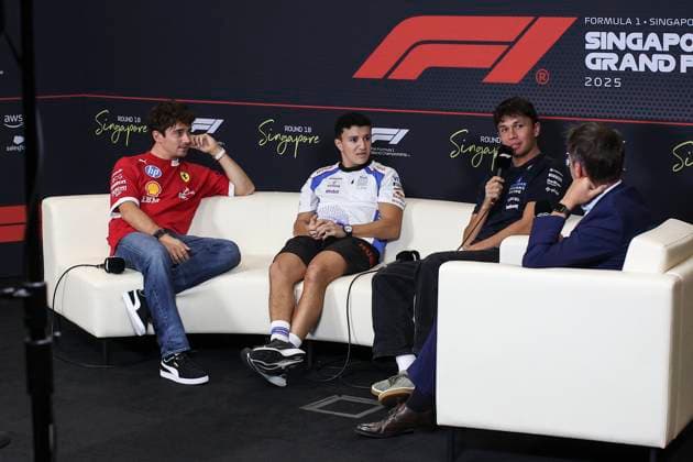 F1 - SINGAPORE GRAND PRIX 2025 LECLERC Charles (mco), Scuderia Ferrari SF-25, portrait HADJAR Isack (fra), Visa Cash App RB F1 Team VCARB02, portrait ALBON Alexander (tha), Williams Racing FW47, portrait press conference, PK, Pressekonferenz during the 2025 Formula 1 Singapore Grand Prix, 18th round of the 2025 FIA Formula One World Championship, WM, Weltmeisterschaft from October 3 to 5, 2025 on the Marina Bay Street Circuit, in Singapore - SingaporeSingapore Copyright: xXavixBonillax