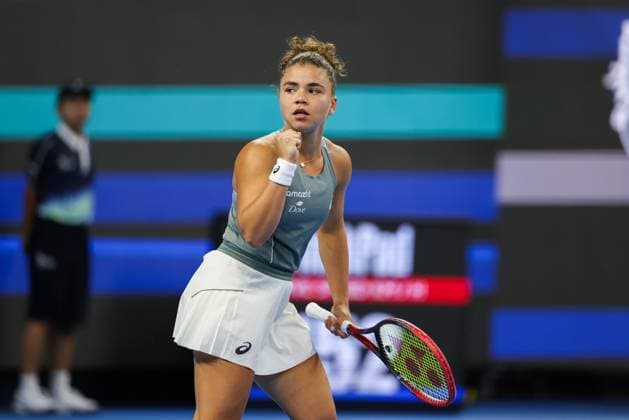BEIJING, CHINA - OCTOBER 02: Jasmine Paolini of Italy reacts in the Women s Singles Quarterfinal match against Amanda Anisimova of the United States on day 11 of the 2025 China Open at the National Tennis Center on October 2, 2025 in Beijing, China.  Copyright: xVCGx 111594633892