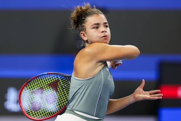 BEIJING, CHINA - OCTOBER 02: Jasmine Paolini of Italy competes in the Women s Singles Quarterfinal match against Amanda Anisimova of the United States on day 11 of the 2025 China Open at the National Tennis Center on October 2, 2025 in Beijing, China.  Copyright: xVCGx 111594633916