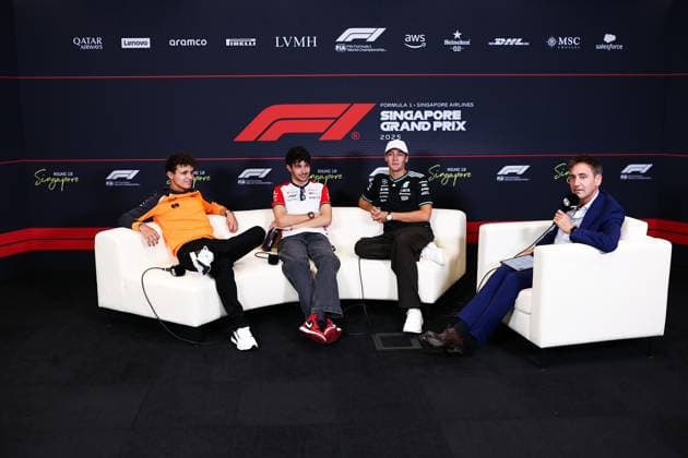 F1 - SINGAPORE GRAND PRIX 2025 NORRIS Lando (gbr), McLaren F1 Team MCL39, portrait, OCON Esteban (fra), Haas F1 Team VF-25, portrait and RUSSELL George (gbr), Mercedes AMG F1 Team W16, portrait press conference, PK, Pressekonferenz during the 2025 Formula 1 Singapore Grand Prix, 18th round of the 2025 FIA Formula One World Championship, WM, Weltmeisterschaft from October 3 to 5, 2025 on the Marina Bay Street Circuit, in Singapore - SingaporeSingapore Copyright: xEricxAlonsox