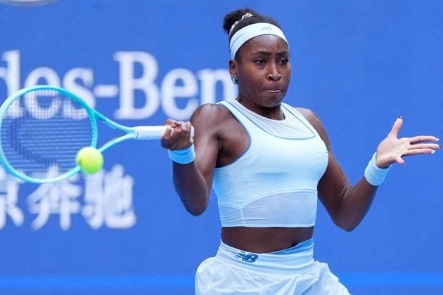 (251002) -- BEIJING, Oct. 2, 2025 -- Coco Gauff hits a return during the women s singles quarterfinal match between Coco Gauff of the United States and Eva Lys of Germany at 2025 China Open tennis tournament in Beijing, China, Oct. 2, 2025. ) (SP)CHINA-BEIJING-TENNIS-CHINA OPEN-WOMEN S SINGLES (CN) XiexHan 